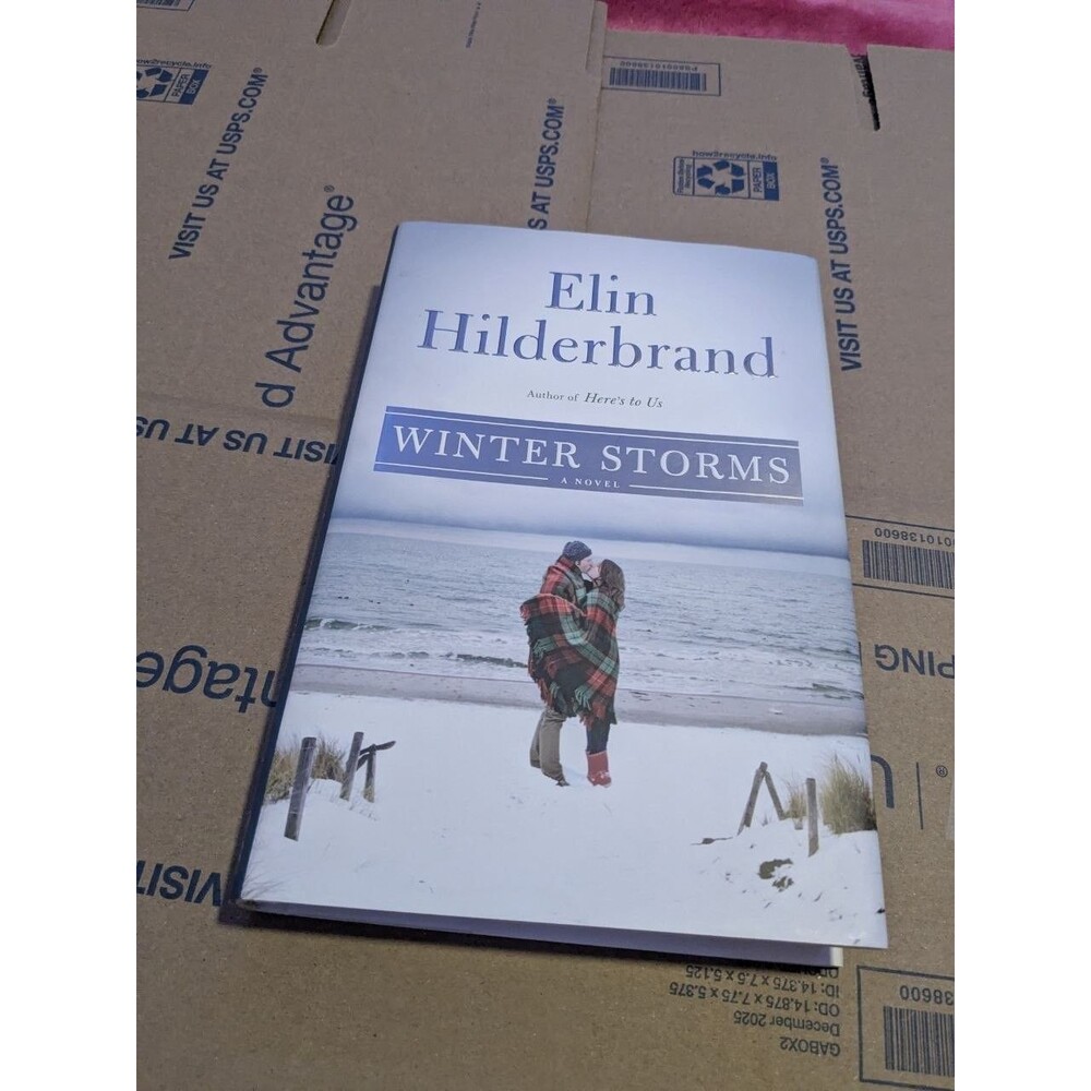 Winter Storms (Winter Street, 3) - Hardcover, by Hilderbrand Elin - Very Good b